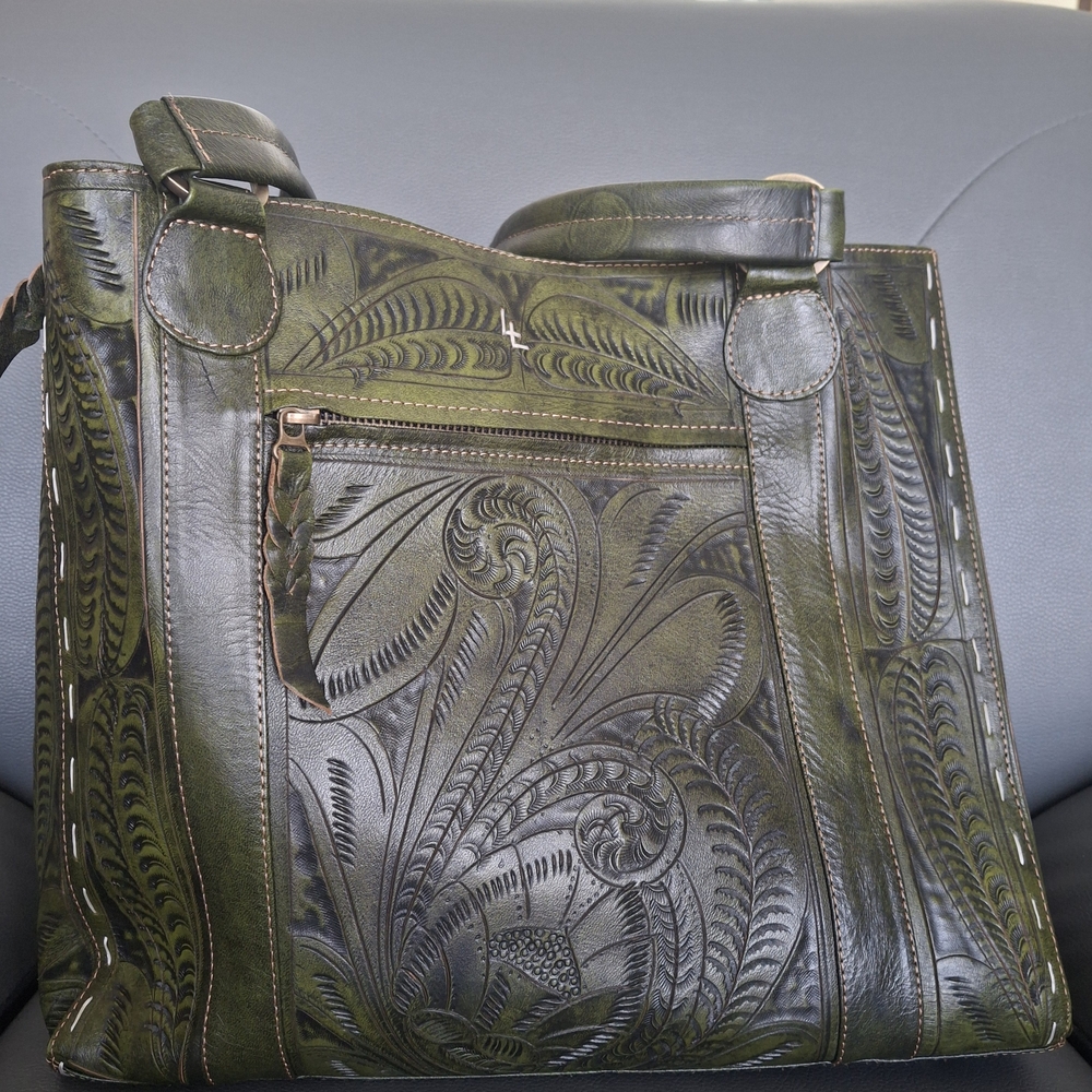 Elegant Green Leather Tote Bag